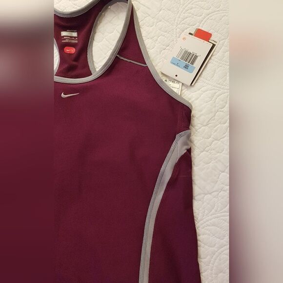 🌸HOST PICK🌸NIKE  FIT DRY Women's Mulberry/Silver Sport Athletic TOP Med - Picture 9 of 16